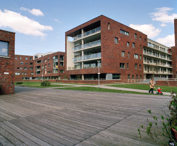 127071 Gezicht op enkele appartementencomplexen aan de Reyer Anslostraat te Utrecht.